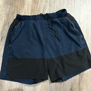 Lululemon pacebreaker linerless shorts Size medium 7" inseam